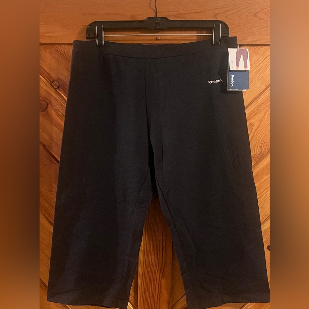 Reebok Women’s Black Athletic Capris, large, NWT